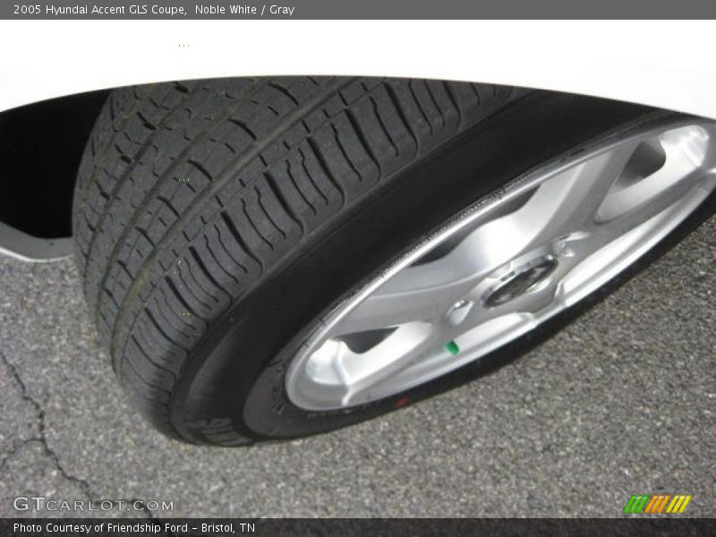 Noble White / Gray 2005 Hyundai Accent GLS Coupe