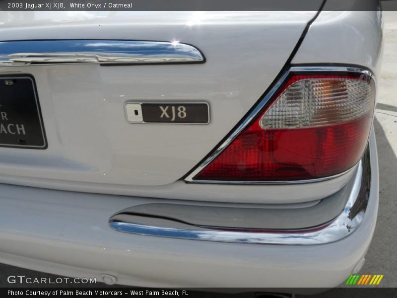  2003 XJ XJ8 Logo