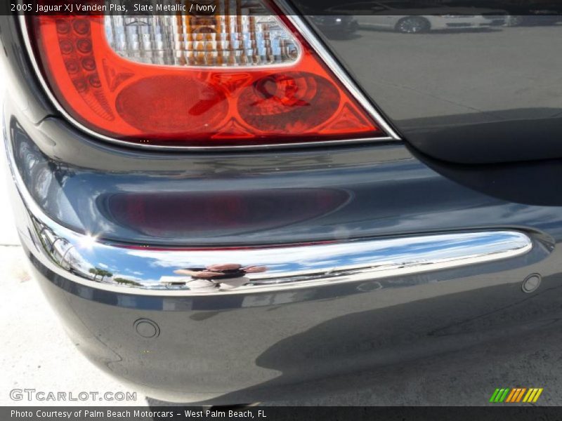 Slate Metallic / Ivory 2005 Jaguar XJ Vanden Plas