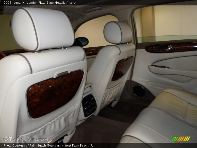  2005 XJ Vanden Plas Ivory Interior