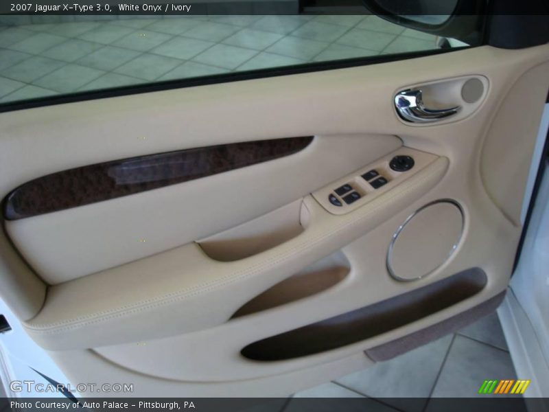 White Onyx / Ivory 2007 Jaguar X-Type 3.0