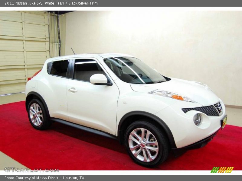 White Pearl / Black/Silver Trim 2011 Nissan Juke SV