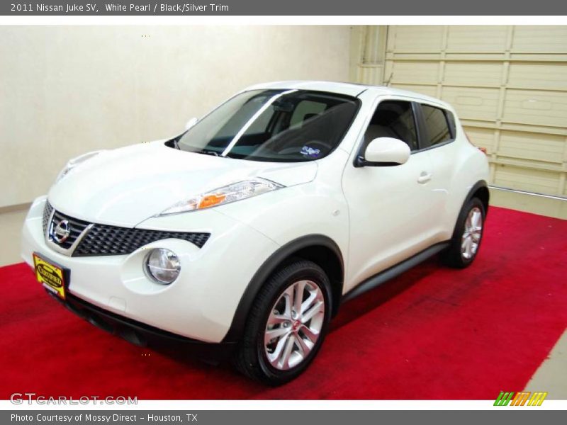 White Pearl / Black/Silver Trim 2011 Nissan Juke SV