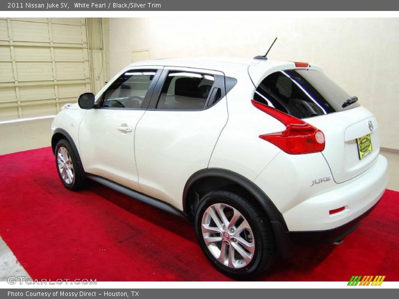 White Pearl / Black/Silver Trim 2011 Nissan Juke SV