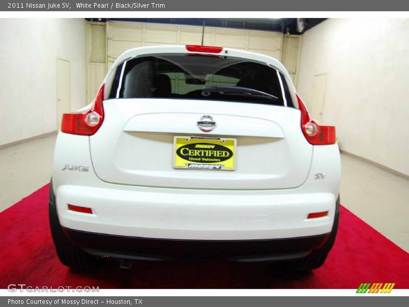 White Pearl / Black/Silver Trim 2011 Nissan Juke SV