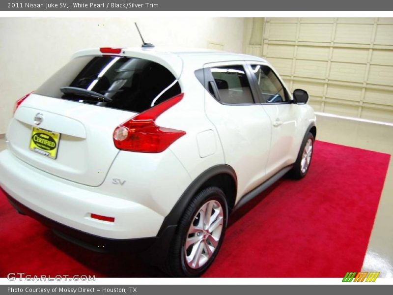White Pearl / Black/Silver Trim 2011 Nissan Juke SV