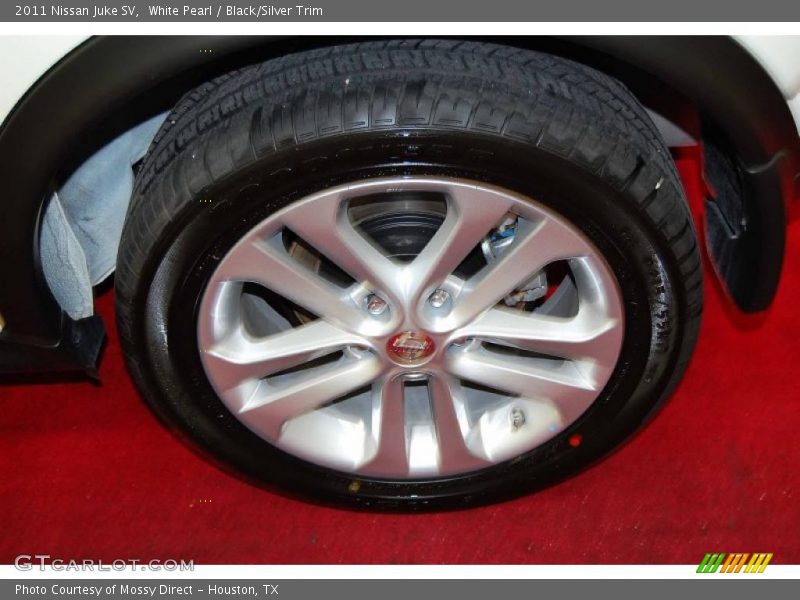 White Pearl / Black/Silver Trim 2011 Nissan Juke SV
