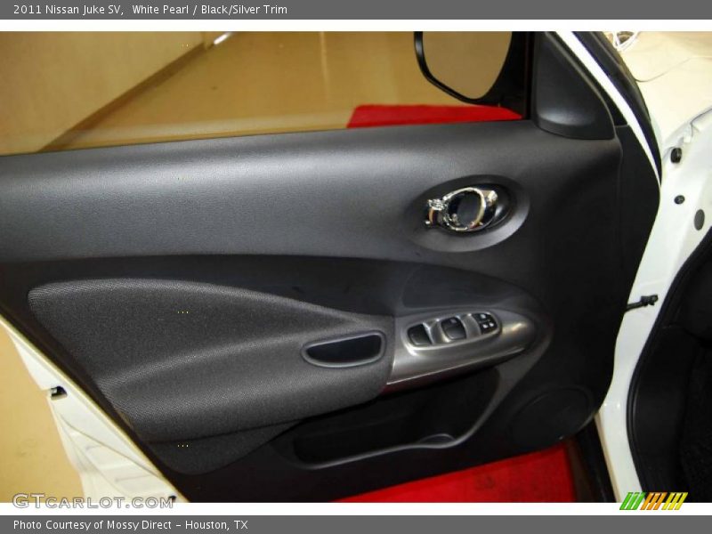 White Pearl / Black/Silver Trim 2011 Nissan Juke SV