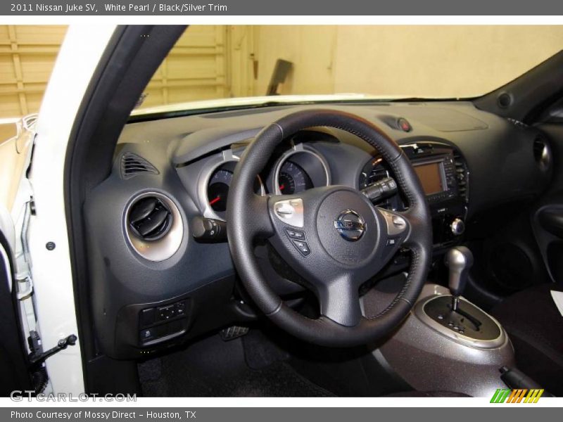 White Pearl / Black/Silver Trim 2011 Nissan Juke SV