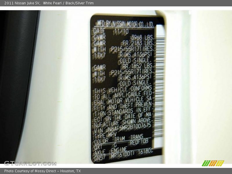 White Pearl / Black/Silver Trim 2011 Nissan Juke SV