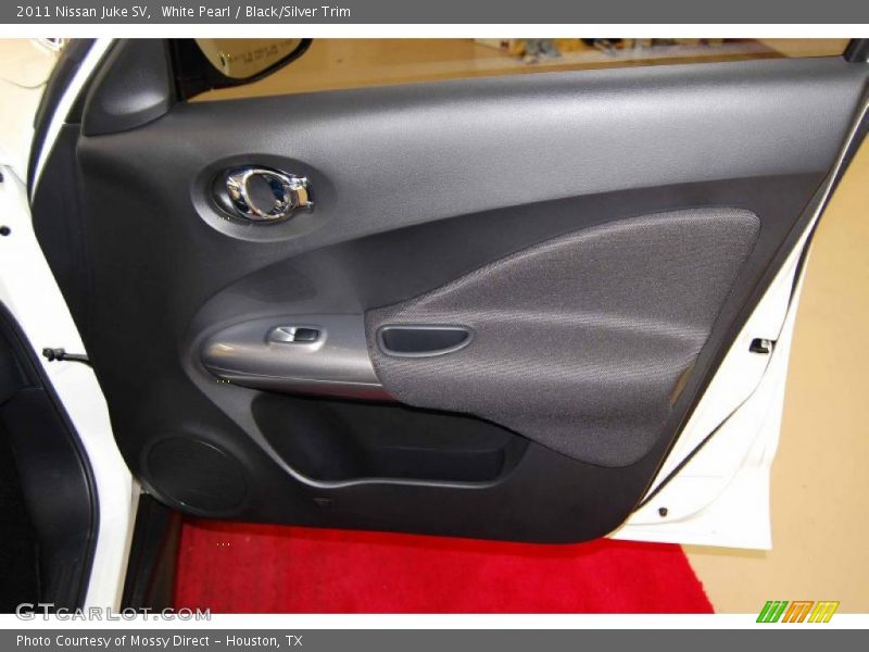 White Pearl / Black/Silver Trim 2011 Nissan Juke SV