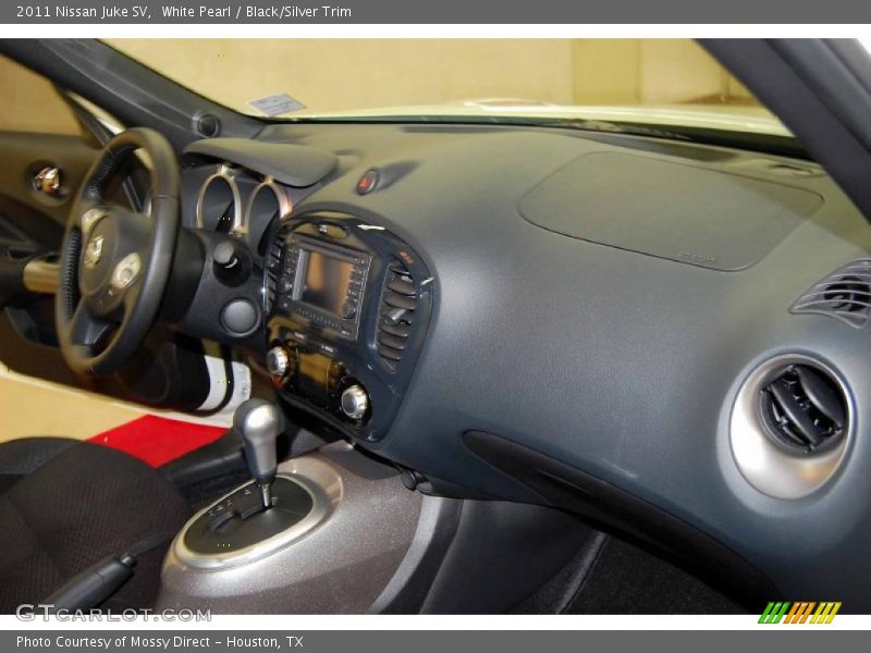 White Pearl / Black/Silver Trim 2011 Nissan Juke SV