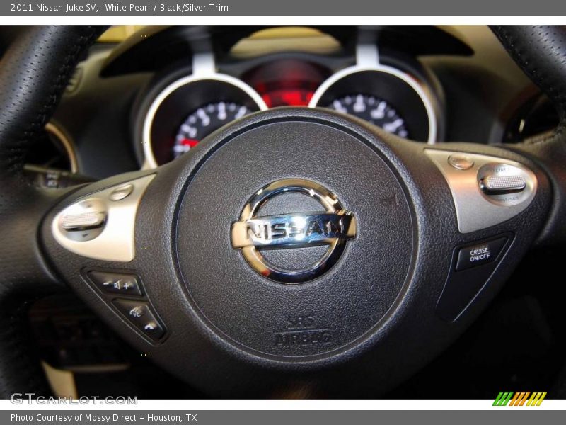 White Pearl / Black/Silver Trim 2011 Nissan Juke SV