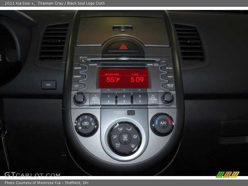 Titanium Gray / Black Soul Logo Cloth 2011 Kia Soul +