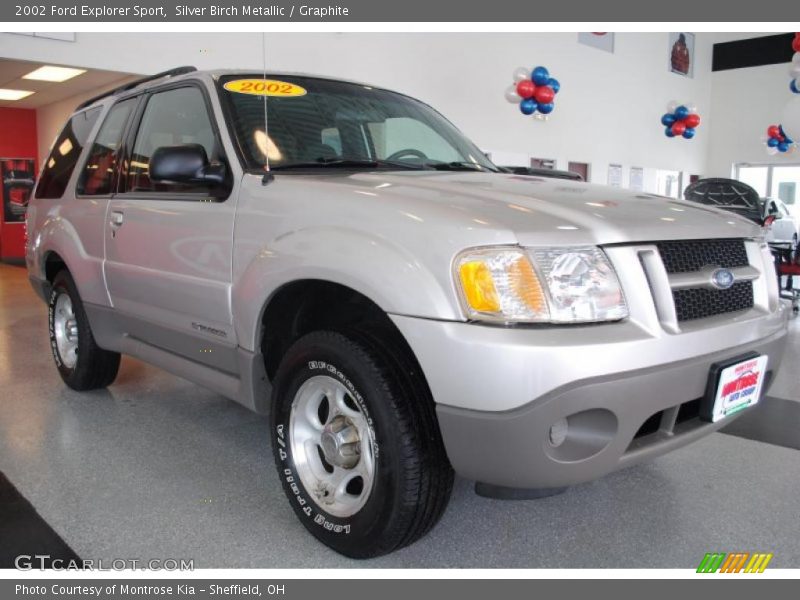 Front 3/4 View of 2002 Explorer Sport