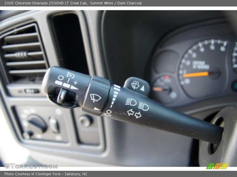 Controls of 2005 Silverado 2500HD LT Crew Cab