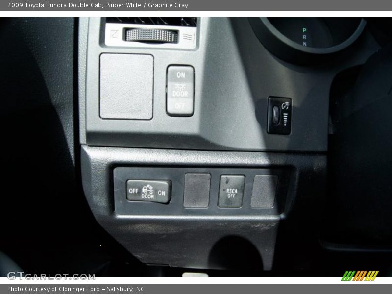 Super White / Graphite Gray 2009 Toyota Tundra Double Cab