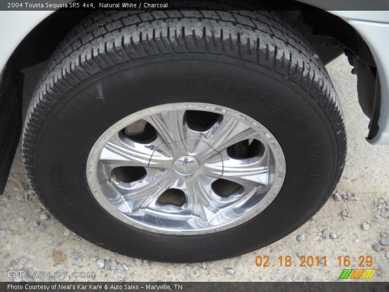 Natural White / Charcoal 2004 Toyota Sequoia SR5 4x4
