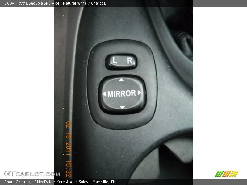 Natural White / Charcoal 2004 Toyota Sequoia SR5 4x4