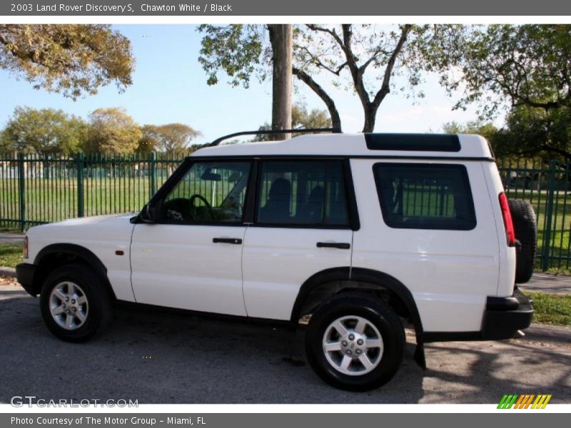 Chawton White / Black 2003 Land Rover Discovery S