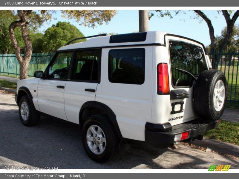 Chawton White / Black 2003 Land Rover Discovery S