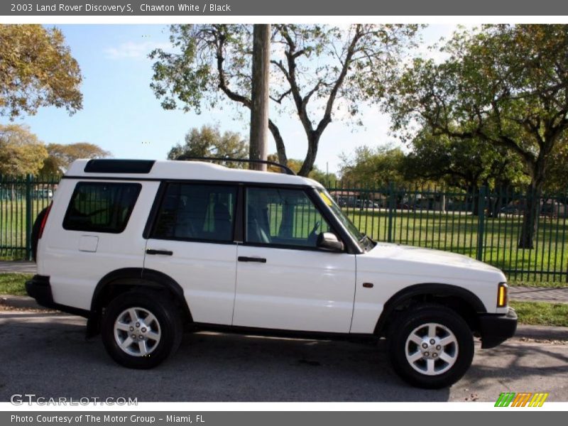 Chawton White / Black 2003 Land Rover Discovery S