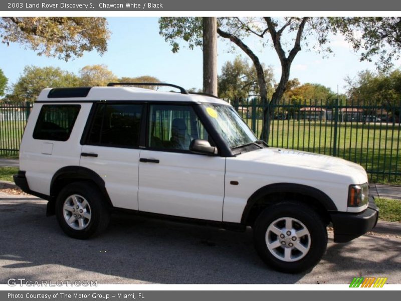 Chawton White / Black 2003 Land Rover Discovery S