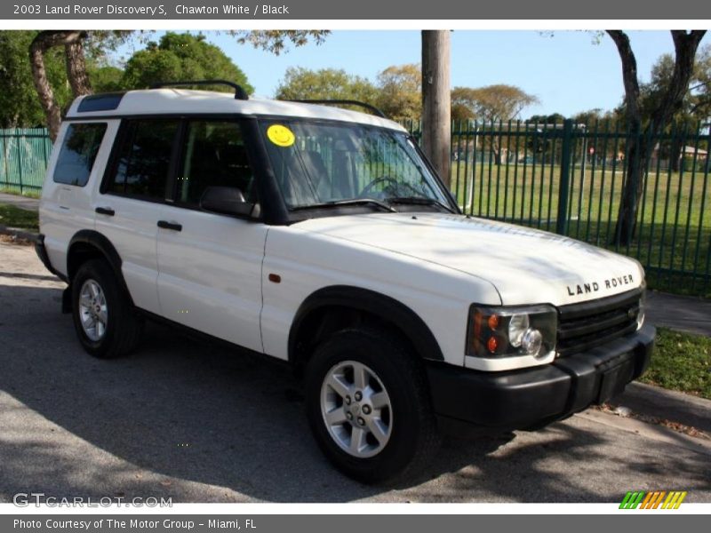 Chawton White / Black 2003 Land Rover Discovery S