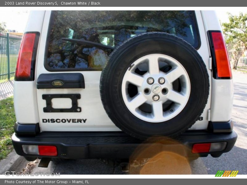 Chawton White / Black 2003 Land Rover Discovery S