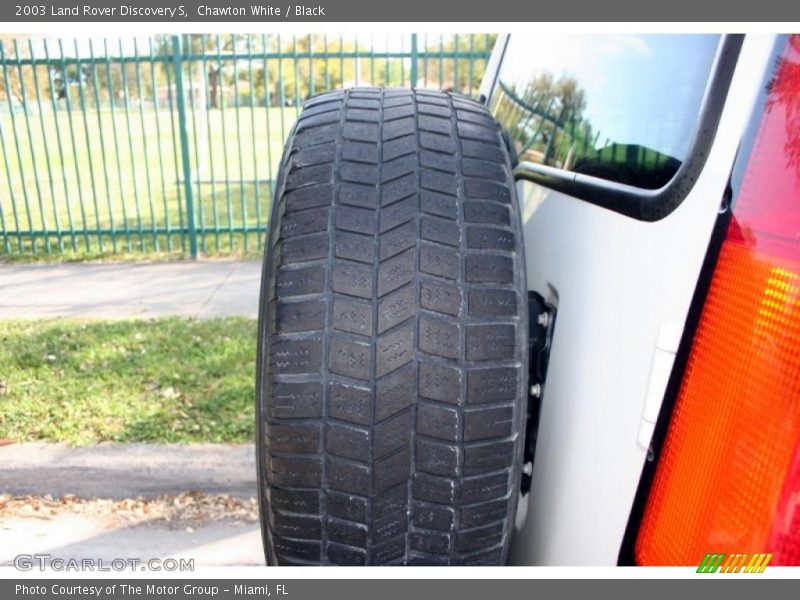 Chawton White / Black 2003 Land Rover Discovery S