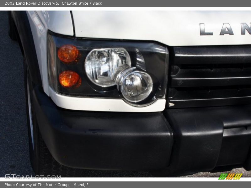 Chawton White / Black 2003 Land Rover Discovery S