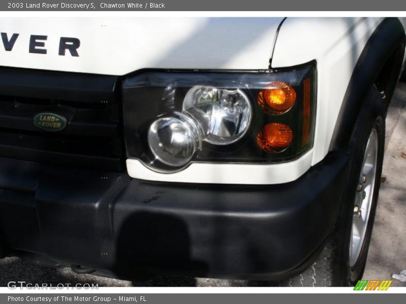 Chawton White / Black 2003 Land Rover Discovery S