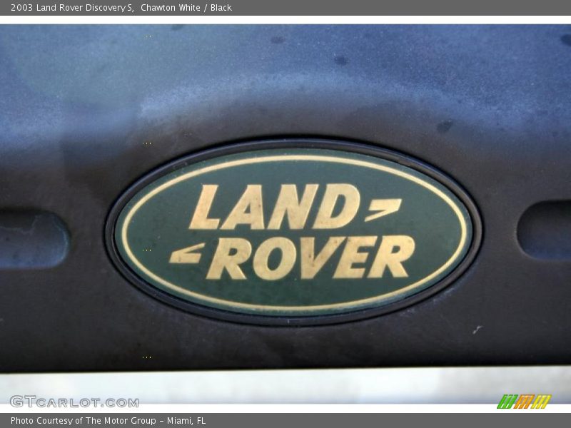 Chawton White / Black 2003 Land Rover Discovery S