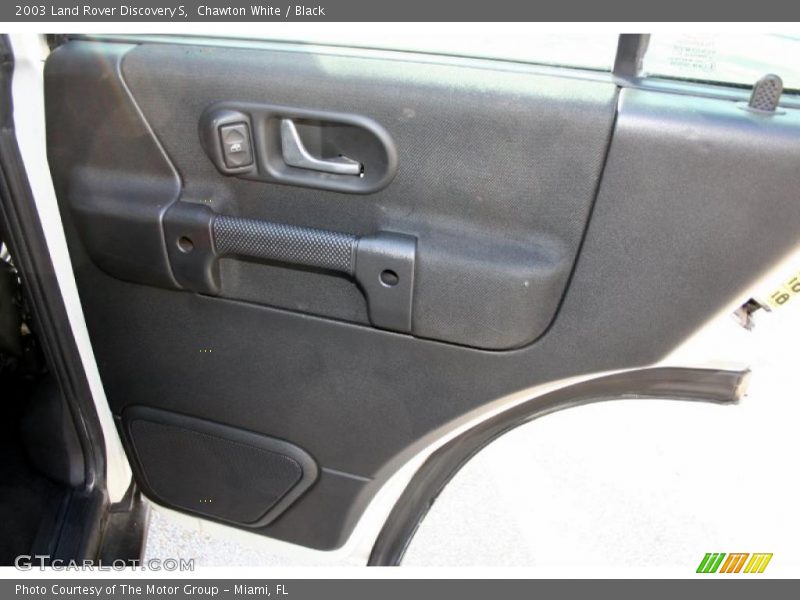 Chawton White / Black 2003 Land Rover Discovery S