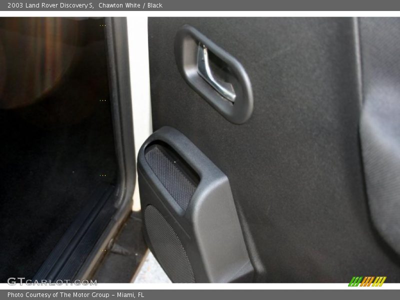 Chawton White / Black 2003 Land Rover Discovery S