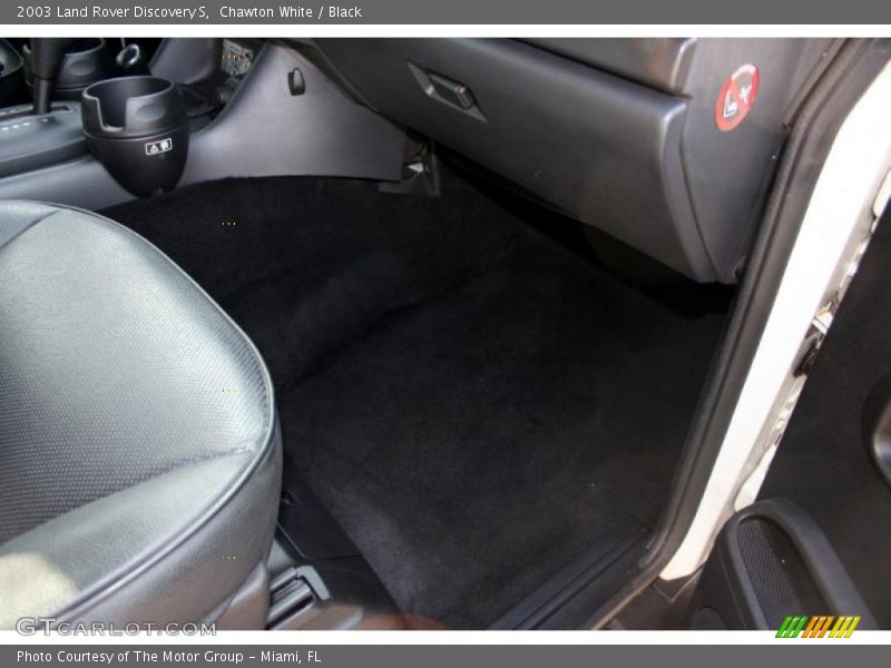Chawton White / Black 2003 Land Rover Discovery S