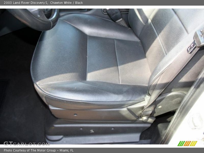 Chawton White / Black 2003 Land Rover Discovery S