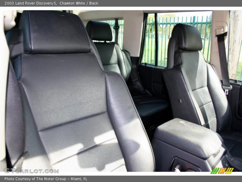 Chawton White / Black 2003 Land Rover Discovery S
