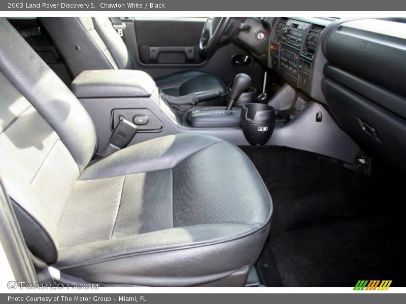 Chawton White / Black 2003 Land Rover Discovery S