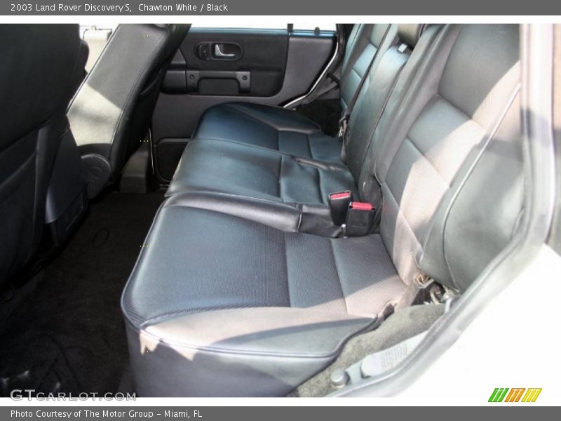 Chawton White / Black 2003 Land Rover Discovery S