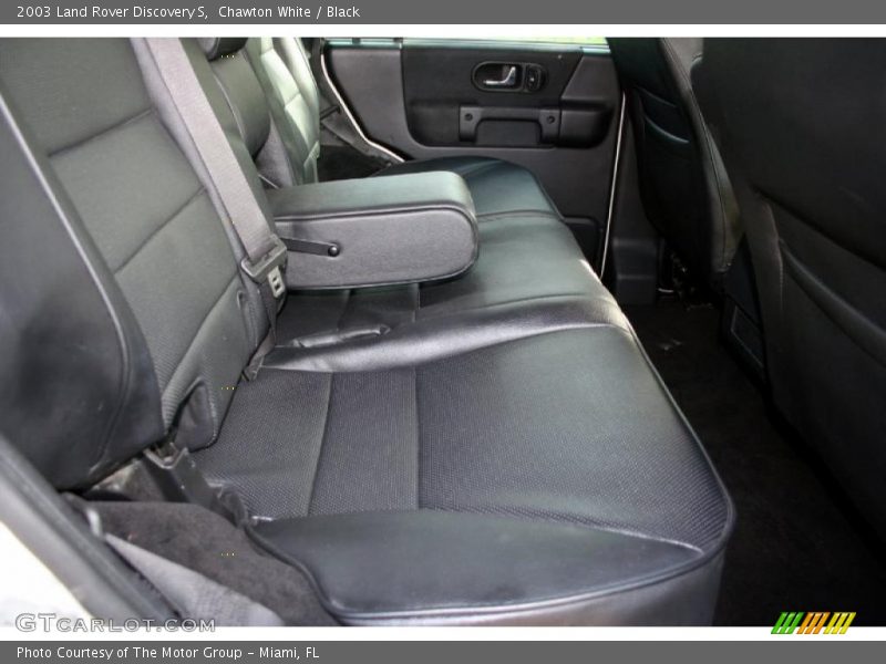 Chawton White / Black 2003 Land Rover Discovery S