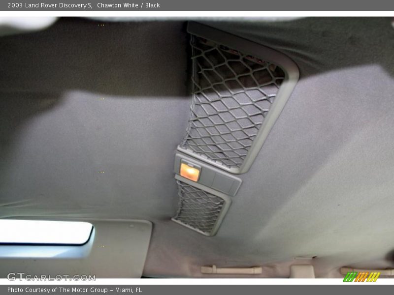 Chawton White / Black 2003 Land Rover Discovery S