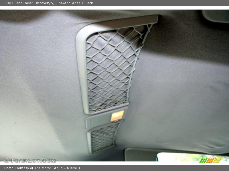 Chawton White / Black 2003 Land Rover Discovery S