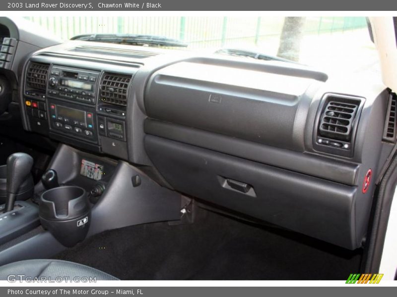 Chawton White / Black 2003 Land Rover Discovery S