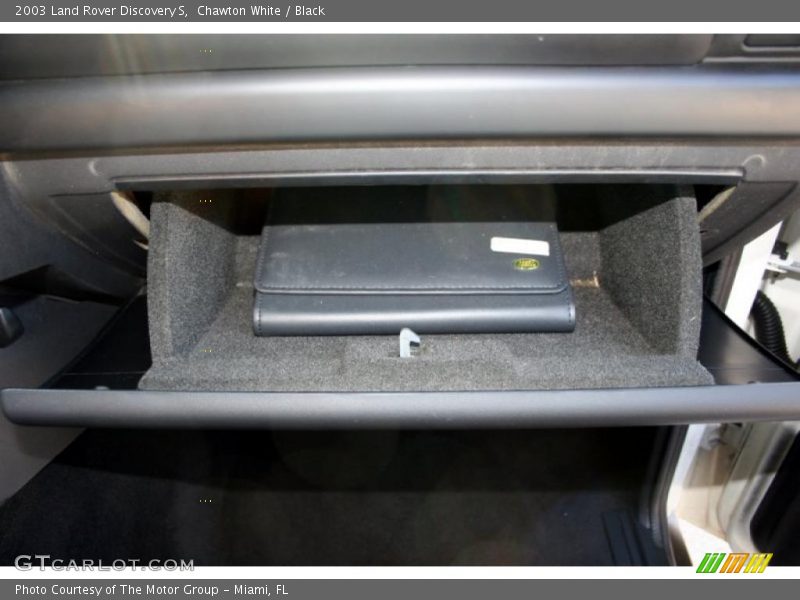 Chawton White / Black 2003 Land Rover Discovery S