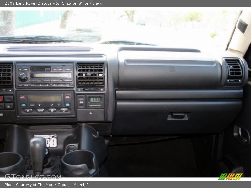 Chawton White / Black 2003 Land Rover Discovery S