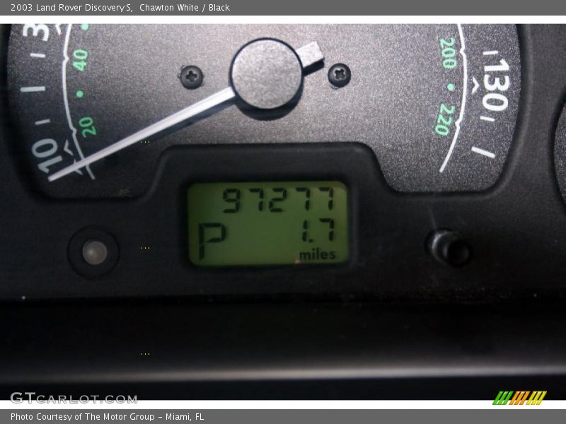 Chawton White / Black 2003 Land Rover Discovery S