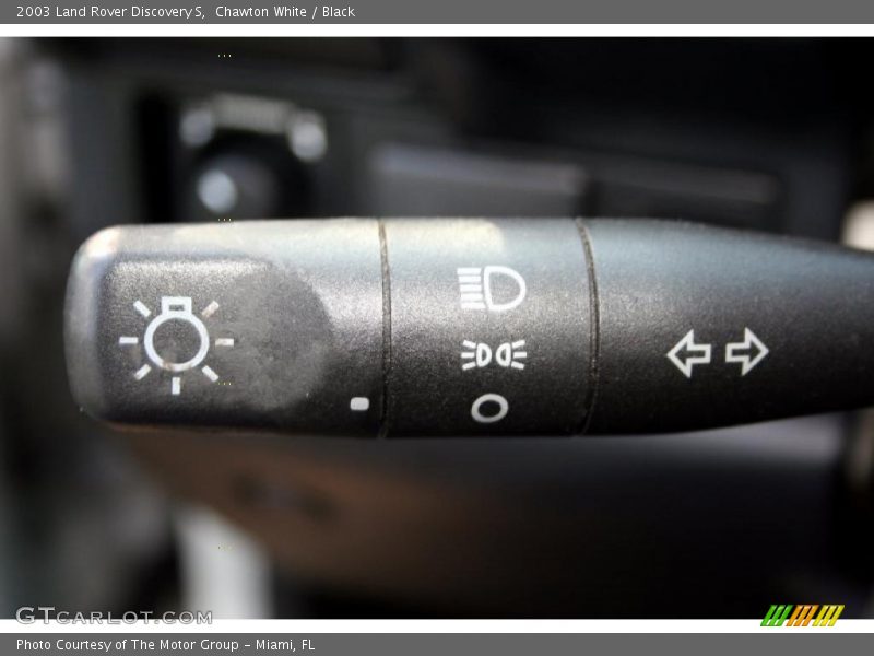 Chawton White / Black 2003 Land Rover Discovery S