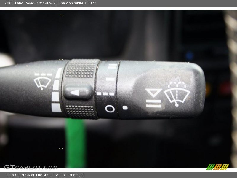 Chawton White / Black 2003 Land Rover Discovery S
