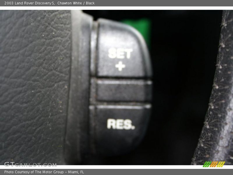 Chawton White / Black 2003 Land Rover Discovery S